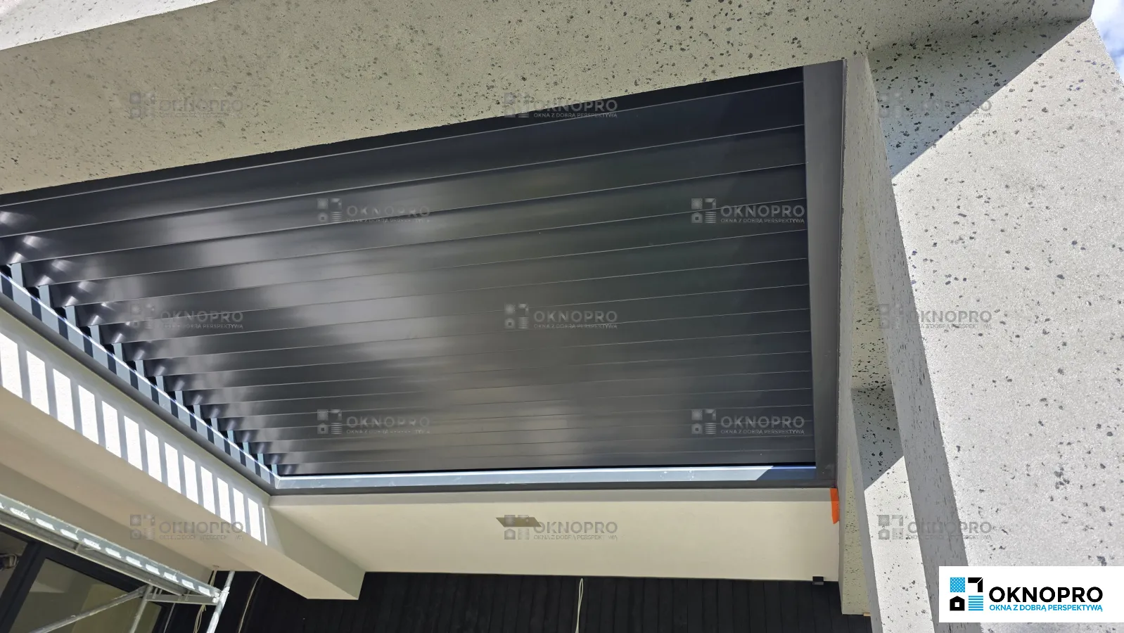 Zadaszenie tarasu HomeKoncept w RAL7021