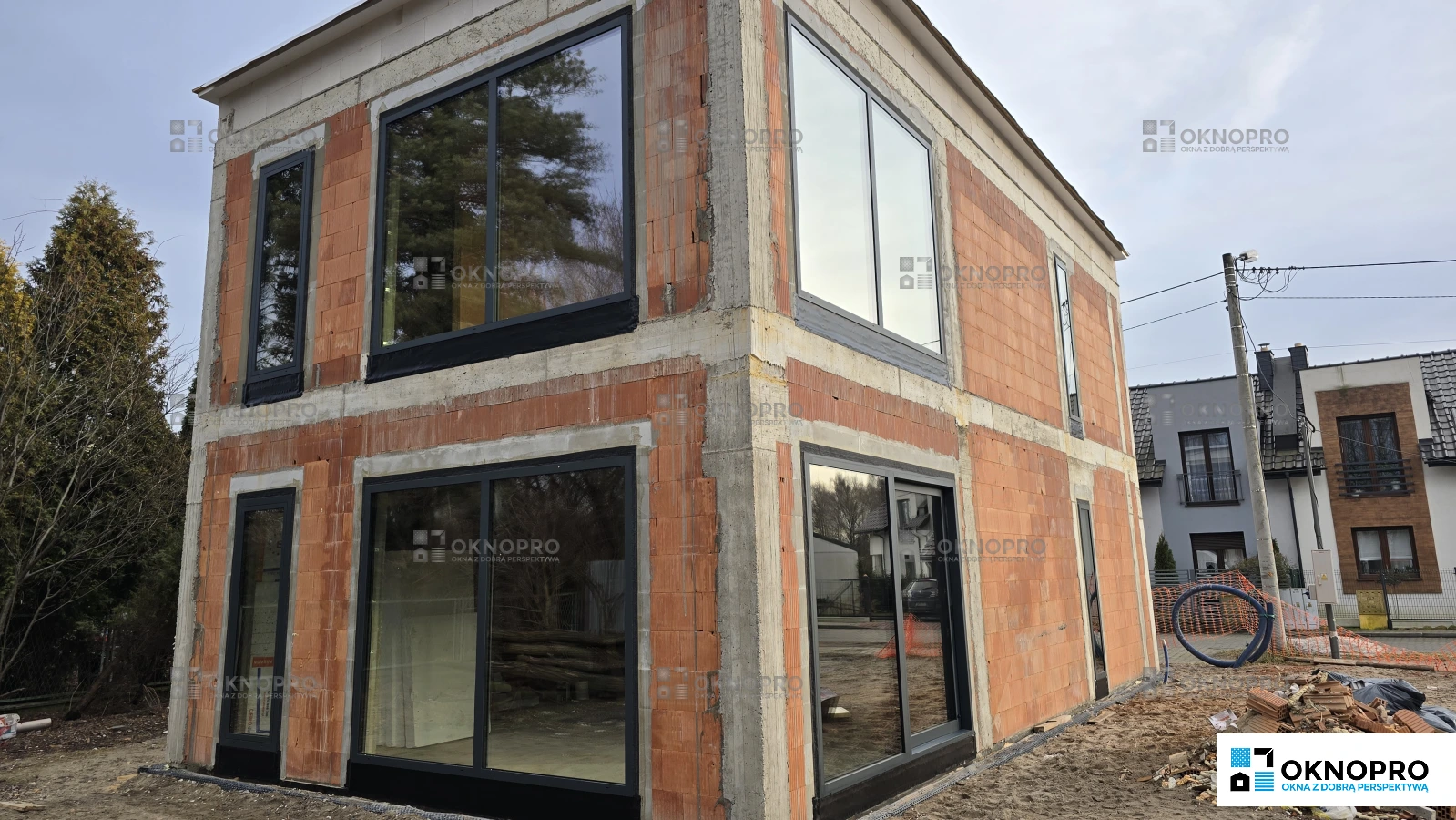 Kompleksowa inwestycja ze stolarką Vetrex AluView i Aluslide